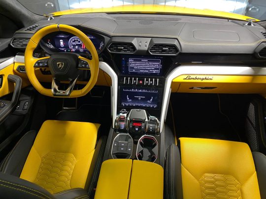 LAMBORGHINI URUS (6)