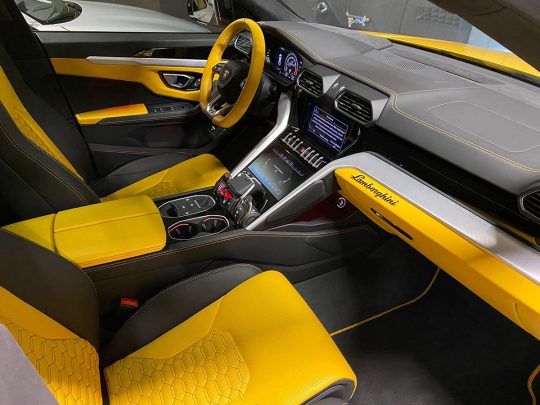 LAMBORGHINI URUS (7)